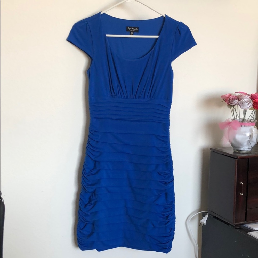 Ruffle dress with short sleeves